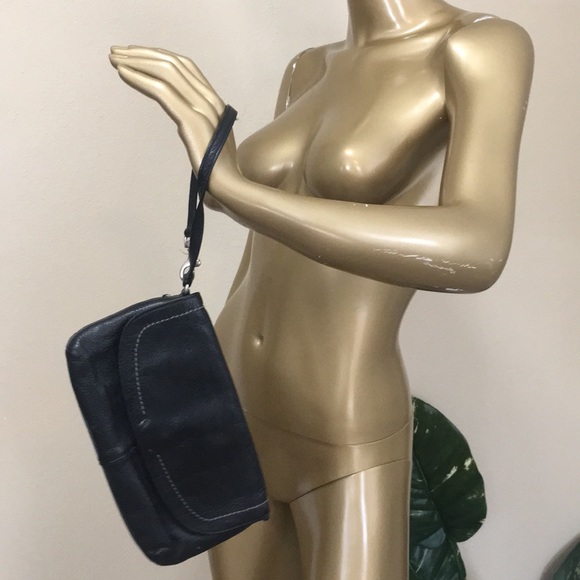 Authentic COACH leather wristlet & 2 dustbags - Picture 2 of 8